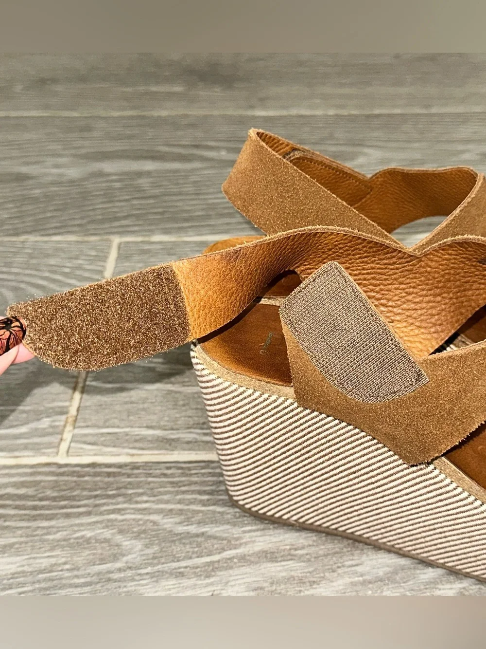 Pedro Garcia Brown Suede Scalloped Platform Wedge Women’s 36.5 (6.5 US) Sandals